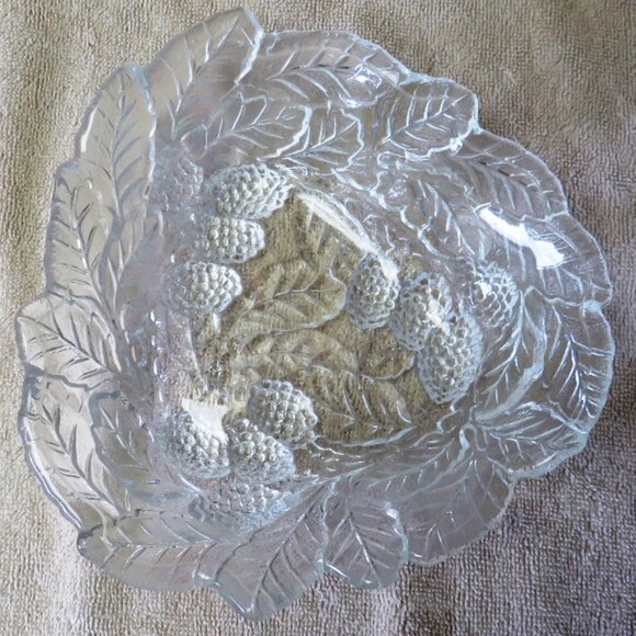 Indiana Glass Loganberry Clear Glass Bowl.  Vintage 1920s / 1930s - Very Pretty! - Picture 1 of 4